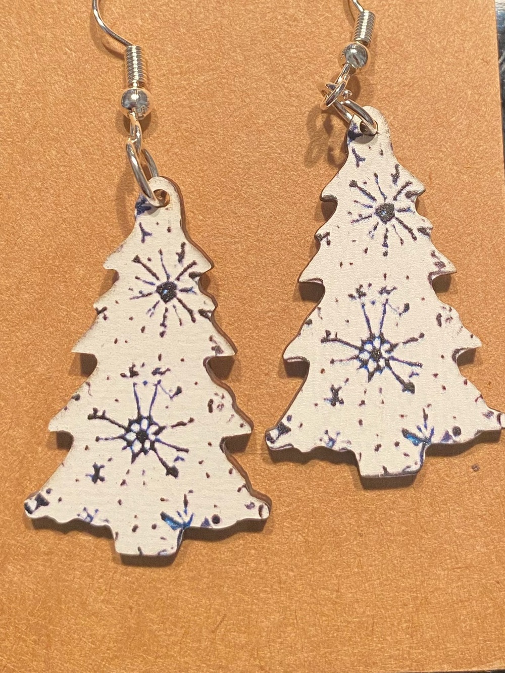 *Buy Now* Festive White Snowflake Christmas Tree Wooden Earrings - Picture 2 of 2